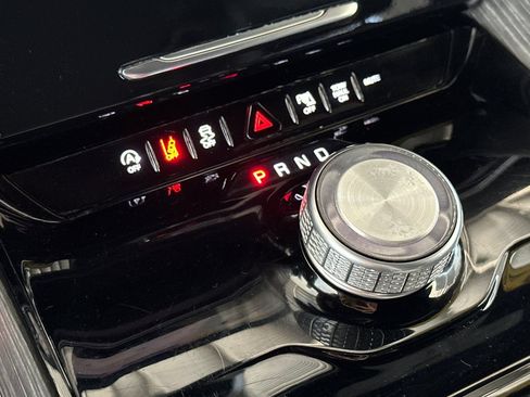 Used 2024 Jeep Wagoneer L Series II RWD image 31