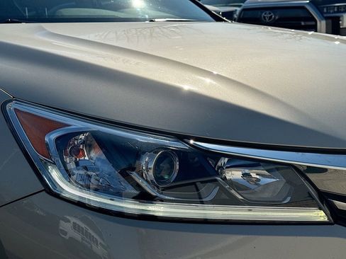 Used 2017 Honda Accord EX-L image 39