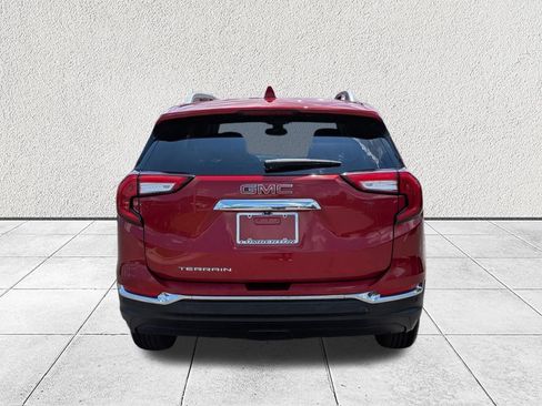 Used 2022 GMC Terrain SLT w/ Infotainment Package II FWD image 4