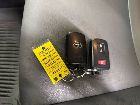 Used 2021 Toyota 4Runner SR5 Premium w/ Moonroof Package AWD/4WD image 26