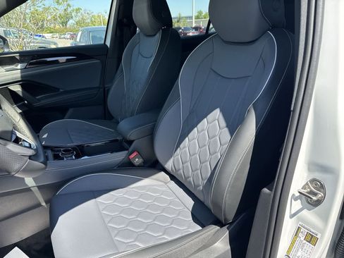 New 2026 Volkswagen Tiguan SEL R-Line AWD/4WD image 15