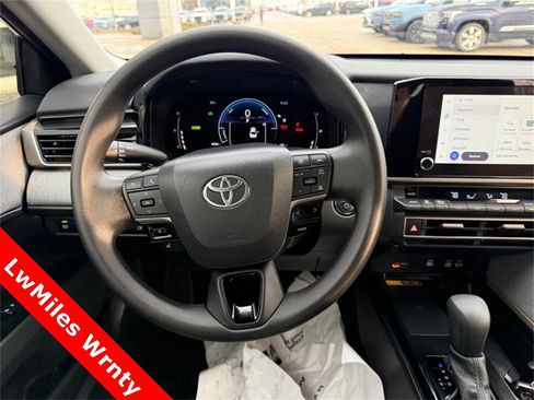 Used 2025 Toyota Camry LE image 14