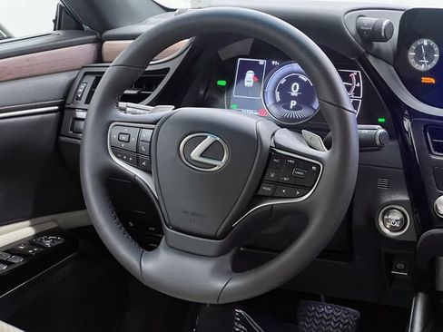 Certified 2024 Lexus ES 300h w/ Premium Package FWD image 15