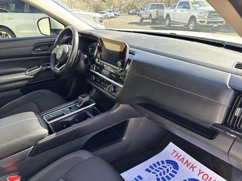 Used 2024 Nissan Pathfinder SV image 15