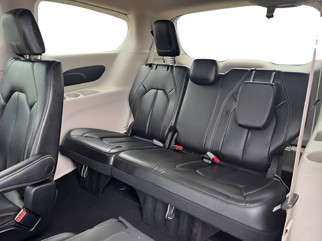 Used 2023 Chrysler Pacifica Touring-L FWD image 27