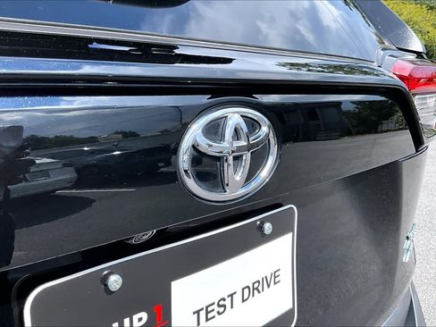 Used 2025 Toyota RAV4 XLE AWD/4WD image 31