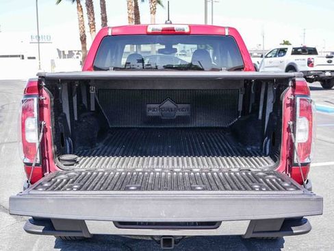 Used 2020 GMC Canyon SLE w/ Elevation Edition RWD image 30