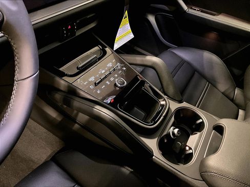 New 2026 Porsche Cayenne E-Hybrid AWD/4WD image 11