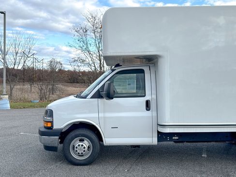 New 2025 Chevrolet Express 3500 1WT w/ Power Convenience Package image 9