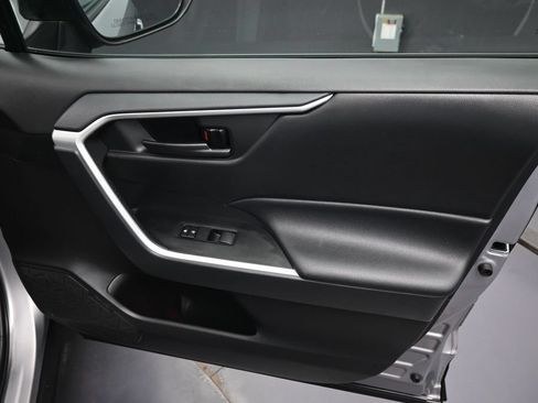 Used 2021 Toyota RAV4 LE FWD image 28