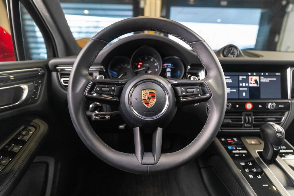 Certified 2026 Porsche Macan AWD/4WD image 30