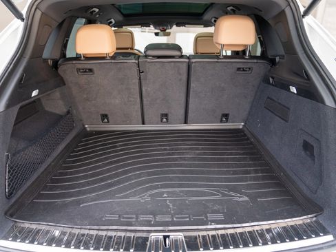 Used 2025 Porsche Cayenne image 27