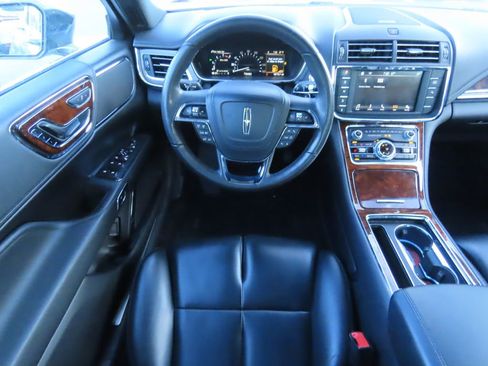 Used 2017 Lincoln Continental Premiere image 5