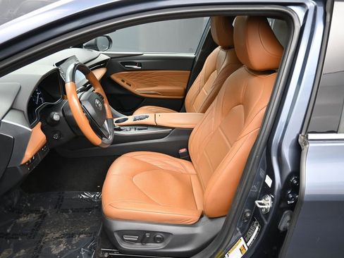 Used 2020 Toyota Avalon Limited image 19