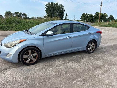 Used 2013 Hyundai Elantra GLS w/ Preferred Pkg FWD image 2