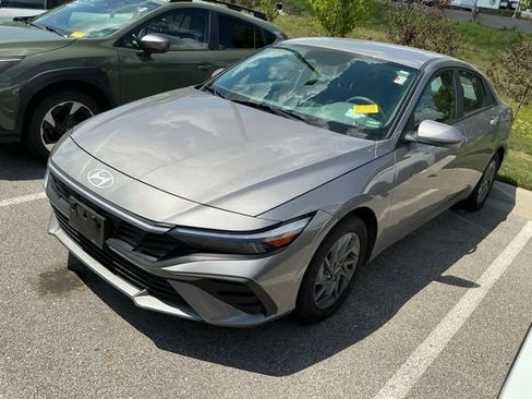 Used 2024 Hyundai Elantra SEL FWD image 5