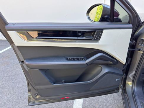 Used 2024 Porsche Cayenne Turbo image 46