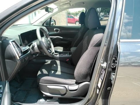 Used 2025 Kia Sorento LX FWD image 14