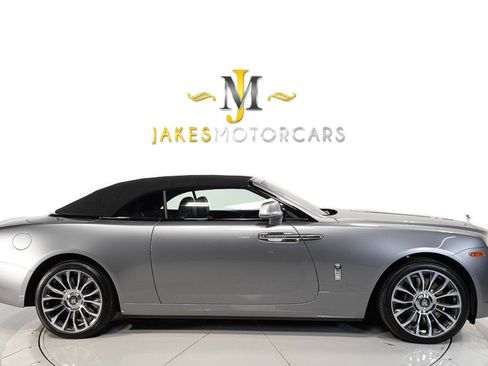 Used 2019 Rolls-Royce Dawn RWD image 15