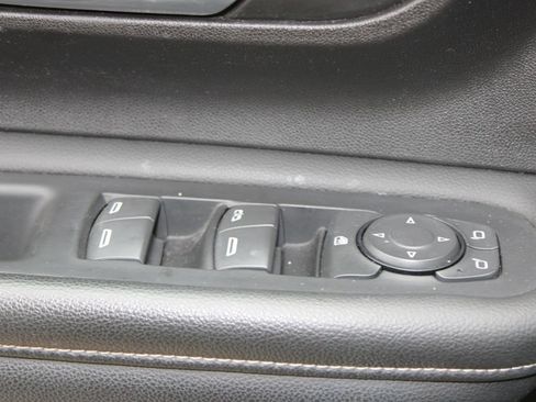 Used 2024 GMC Terrain SLT image 24