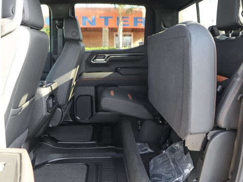 Used 2024 GMC Sierra 1500 AT4 w/ Technology Package AWD/4WD image 38