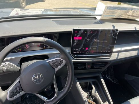 New 2026 Volkswagen Tiguan SE AWD/4WD image 17