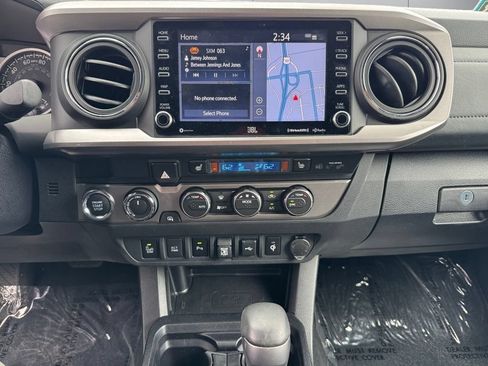 Certified 2022 Toyota Tacoma Limited AWD/4WD image 15