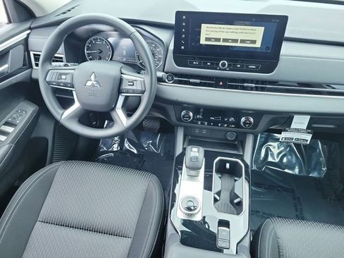 New 2026 Mitsubishi Outlander ES FWD image 14