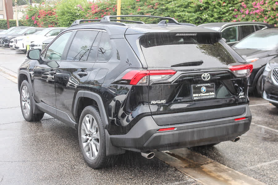 Used 2022 Toyota RAV4 XLE Premium AWD/4WD image 9