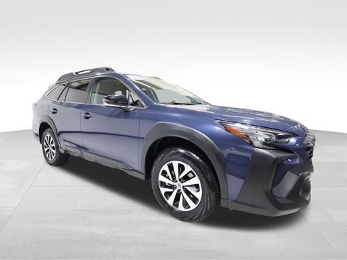 Used 2025 Subaru Outback Premium image 6