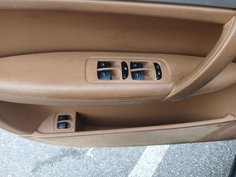 Used 2004 Porsche Cayenne S image 13
