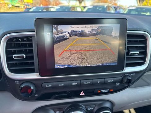 Certified 2023 Hyundai Venue SEL image 11