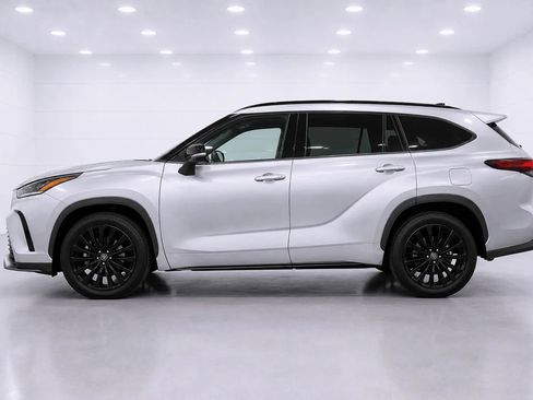 Used 2023 Toyota Highlander XSE AWD/4WD image 2
