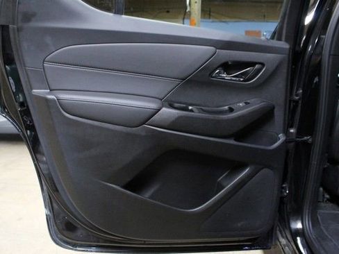 Used 2023 Chevrolet Traverse LT FWD image 14