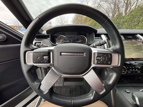 Used 2023 Land Rover Discovery S R-Dynamic image 21