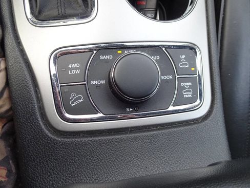 Used 2018 Jeep Grand Cherokee Overland image 25