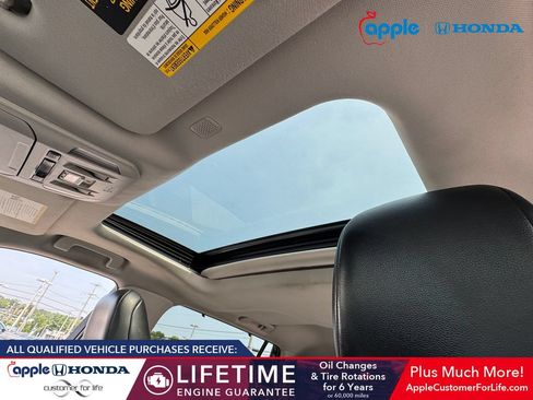 Used 2021 Toyota Highlander XLE AWD/4WD image 18