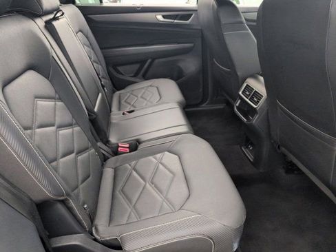 Used 2025 Volkswagen Atlas Cross Sport SE FWD image 29