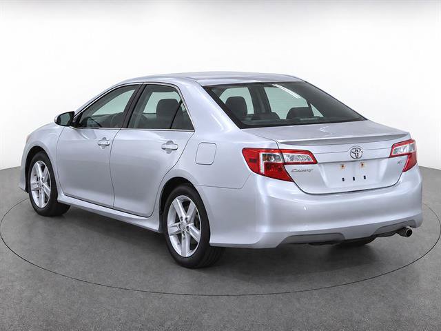 Used 2012 Toyota Camry SE FWD image 3