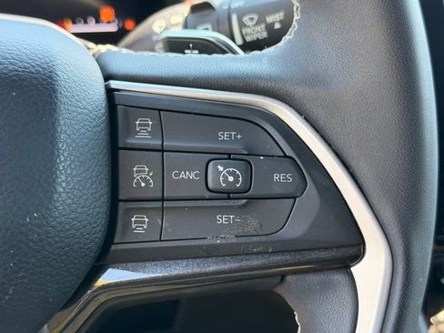 Used 2023 Jeep Grand Cherokee Altitude AWD/4WD image 13