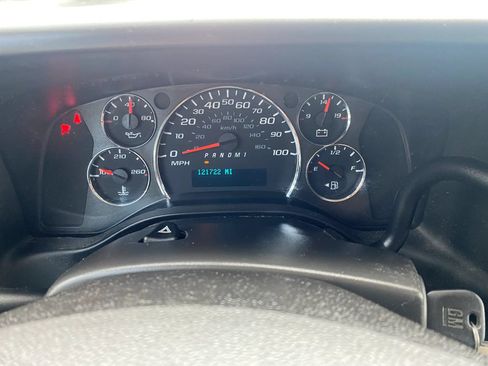 Used 2018 Chevrolet Express 2500 Extended RWD image 11