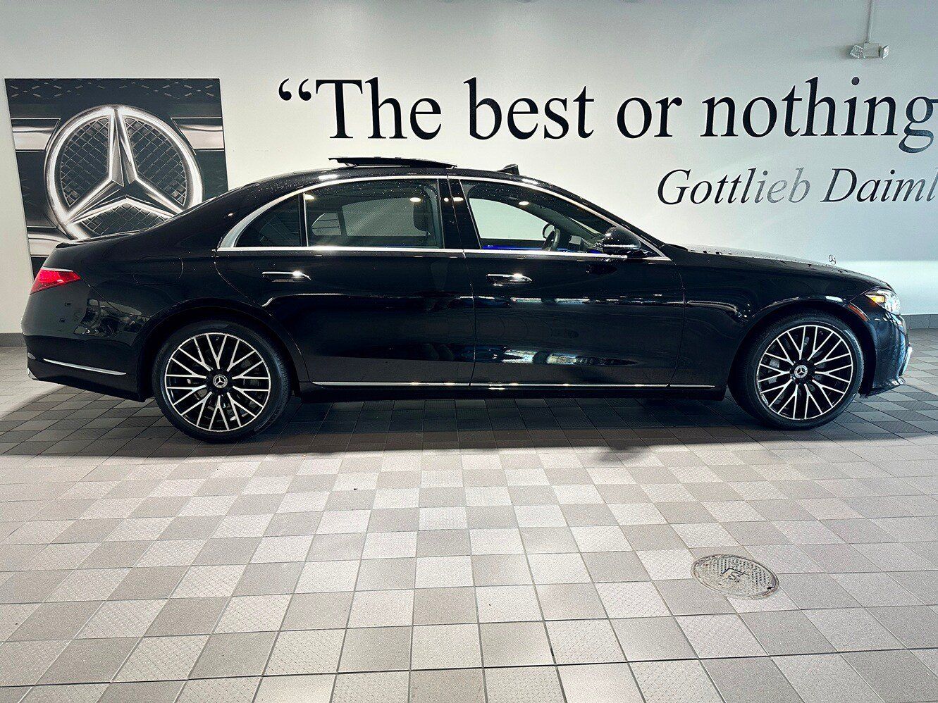 Used 2023 Mercedes-Benz S 580 4MATIC Sedan image 3
