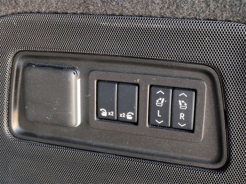 Certified 2025 Cadillac Escalade Premium Luxury image 29