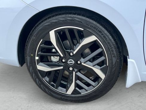 New 2025 Nissan Versa SR FWD image 24
