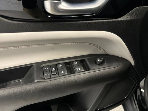 Used 2022 Jeep Compass Limited AWD/4WD image 19