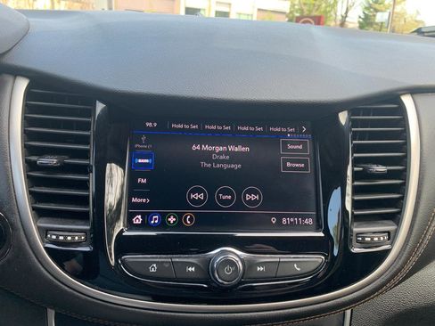 Used 2020 Chevrolet Trax LT w/ LT Convenience Package image 11