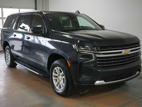 Used 2023 Chevrolet Suburban LT image 5