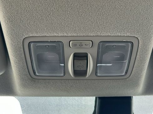 Used 2025 Hyundai Venue SEL FWD image 31