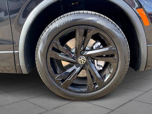 Used 2024 Volkswagen Tiguan SE R-Line image 10