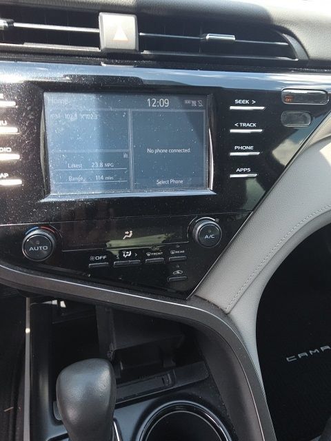 Used 2019 Toyota Camry SE FWD image 2